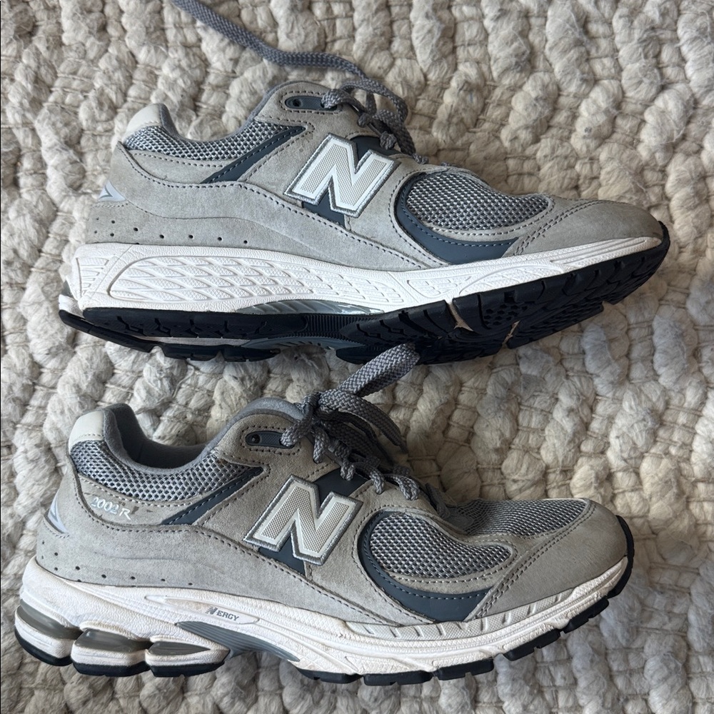 New Balance 2002R - Picture 2 of 7